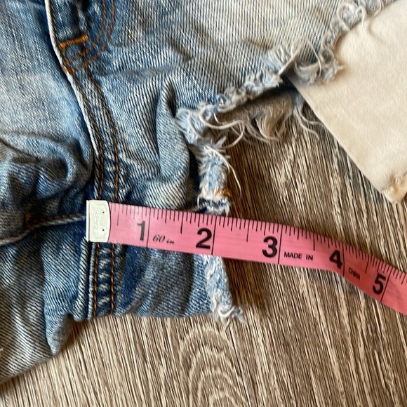American Eagle hi rise festival size 8 light Blue Distressed Jean Shorts - Picture 8 of 8